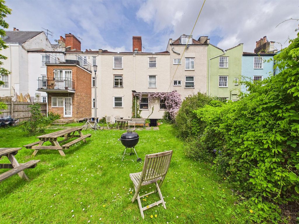 Property photo 3 of 13 3 - Georgian Townhouse For Auction, Redcliffe, Bri