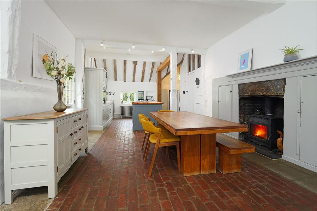 Property photo 2 of 33