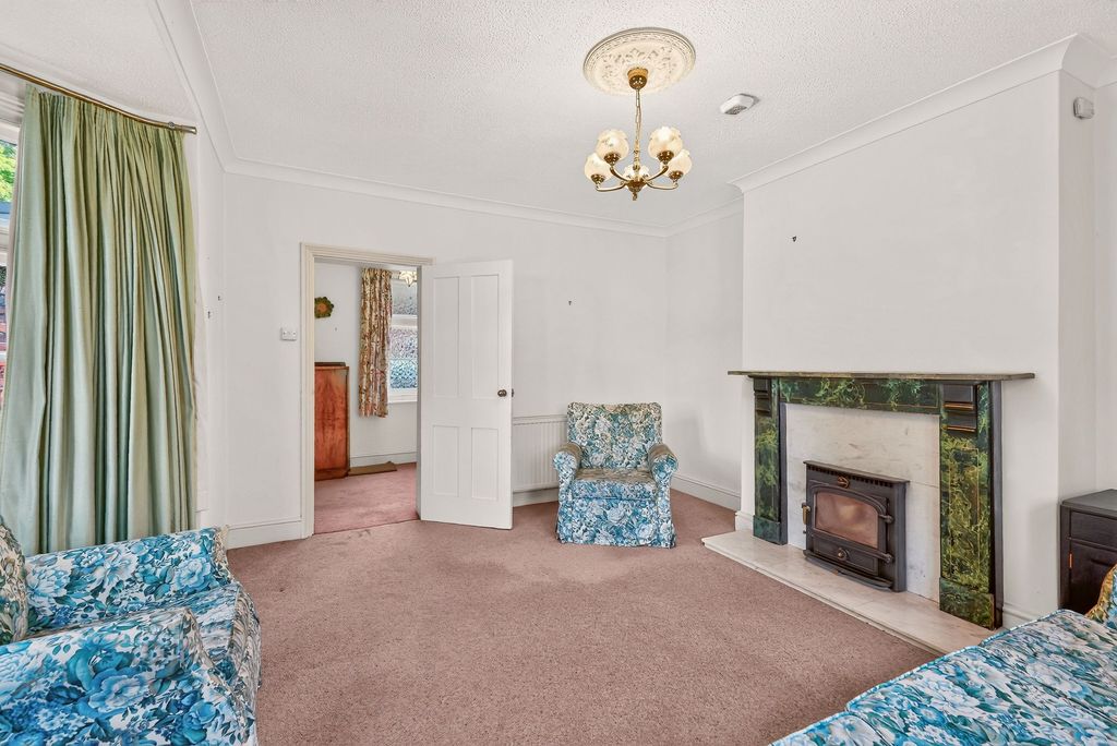 Property photo 2 of 31