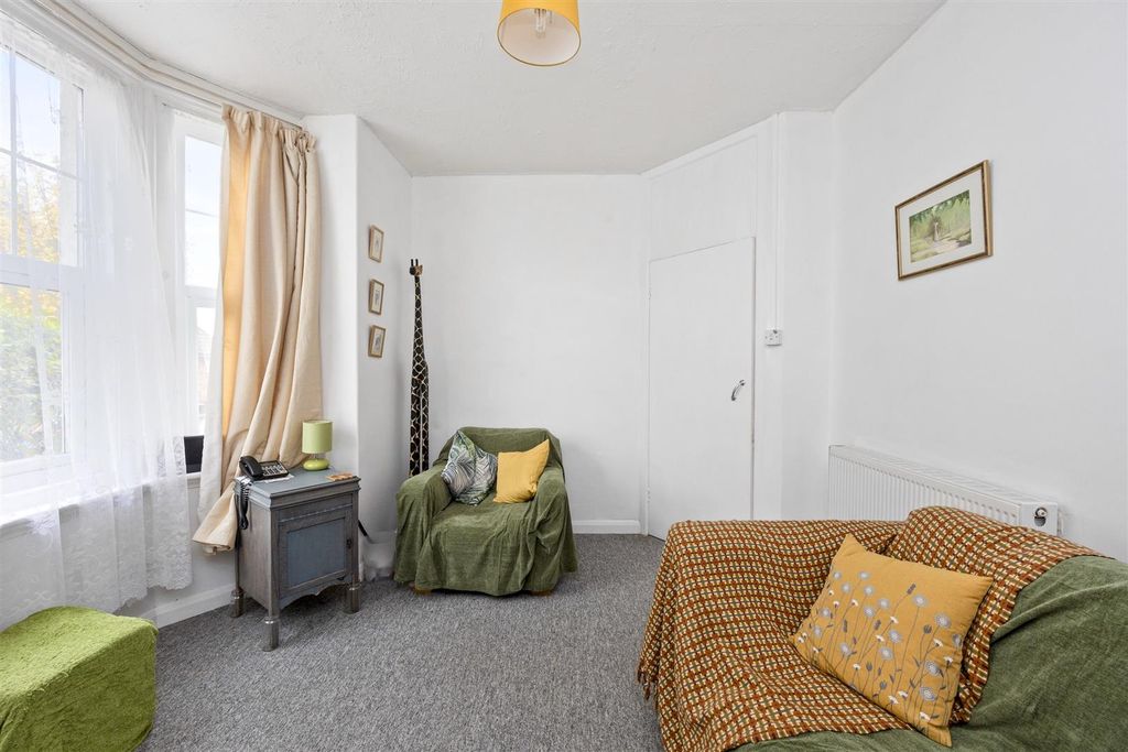 Property photo 3 of 19 Living Room