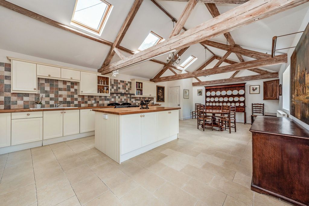 Property photo 2 of 35