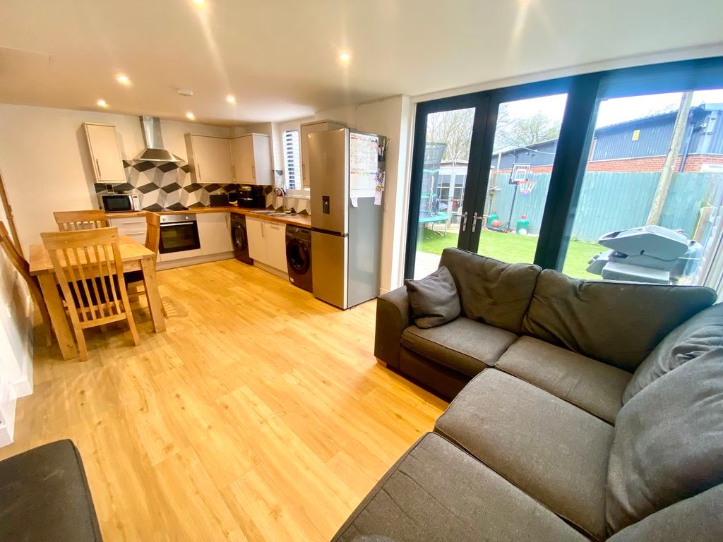 Additional image 4 of 2 bed flat for saleStow Crescent, Fareham PO15