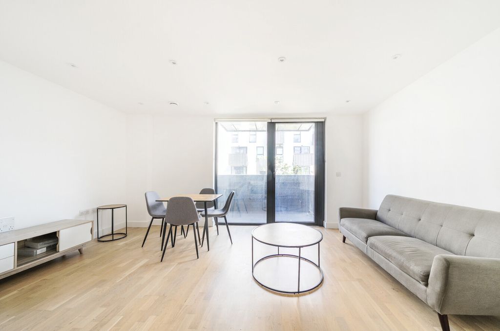 Property photo 3 of 23 1336624-13-689bae...