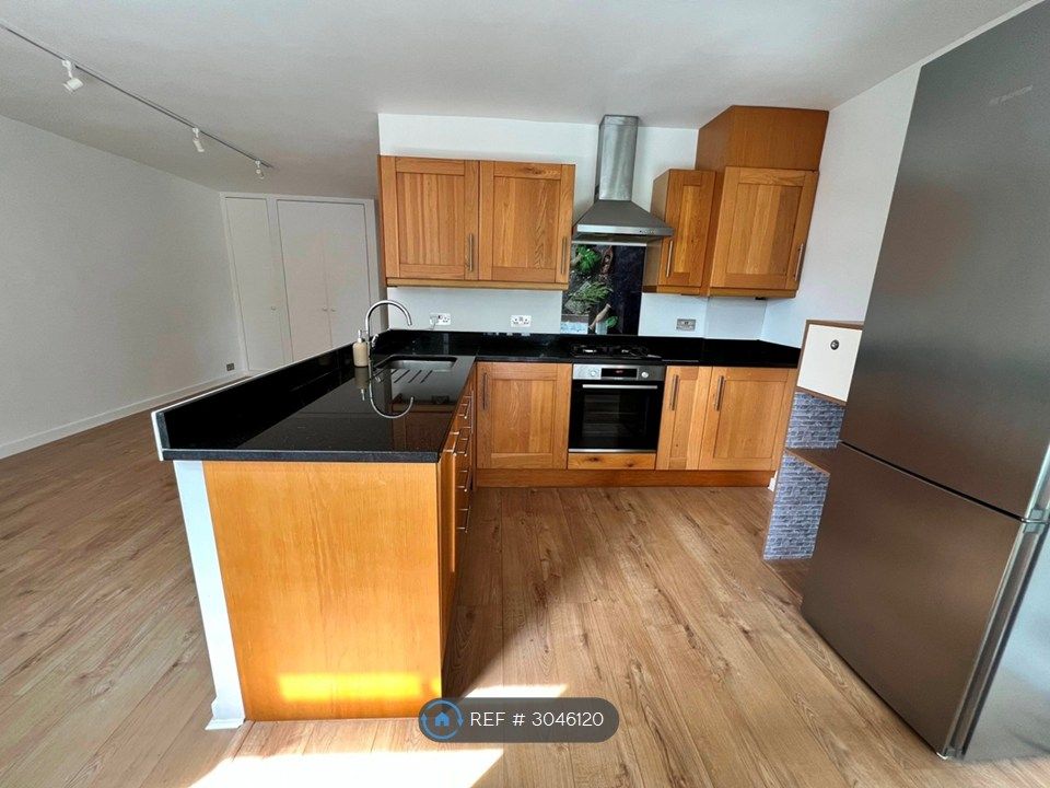 Property photo 3 of 11 Kitchen