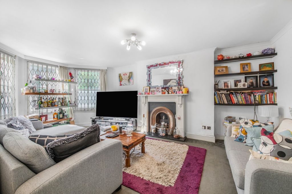 Property photo 2 of 19