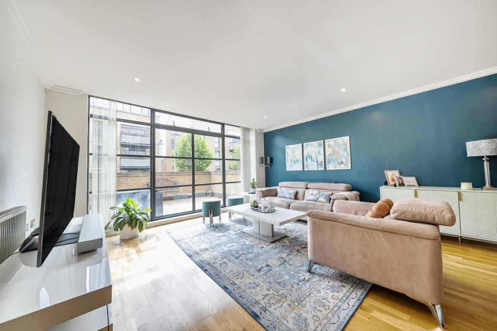 Property photo 1 of 19 Living Room