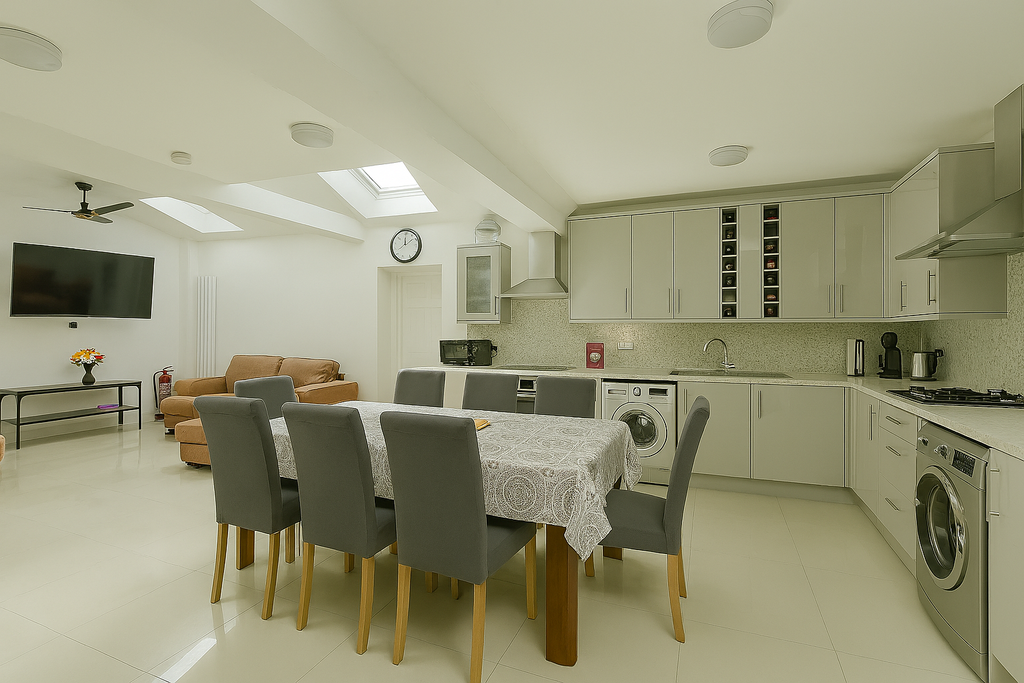 Property photo 1 of 8 Communal Area