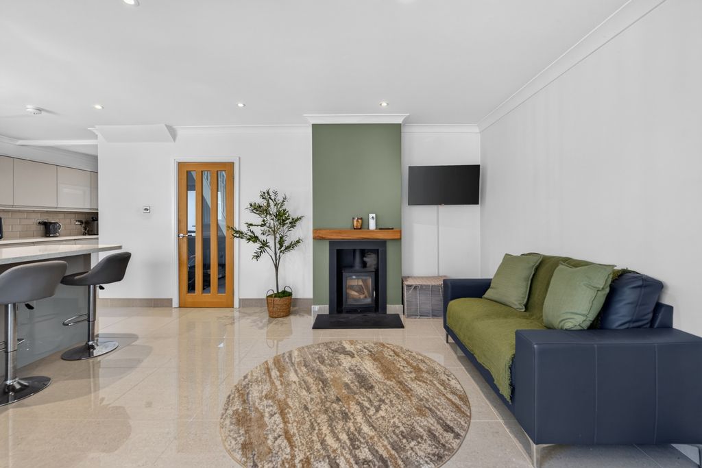 Property photo 2 of 20 5156665