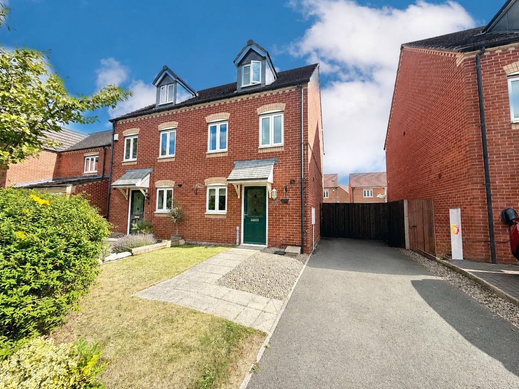 Property photo 1 of 12 External