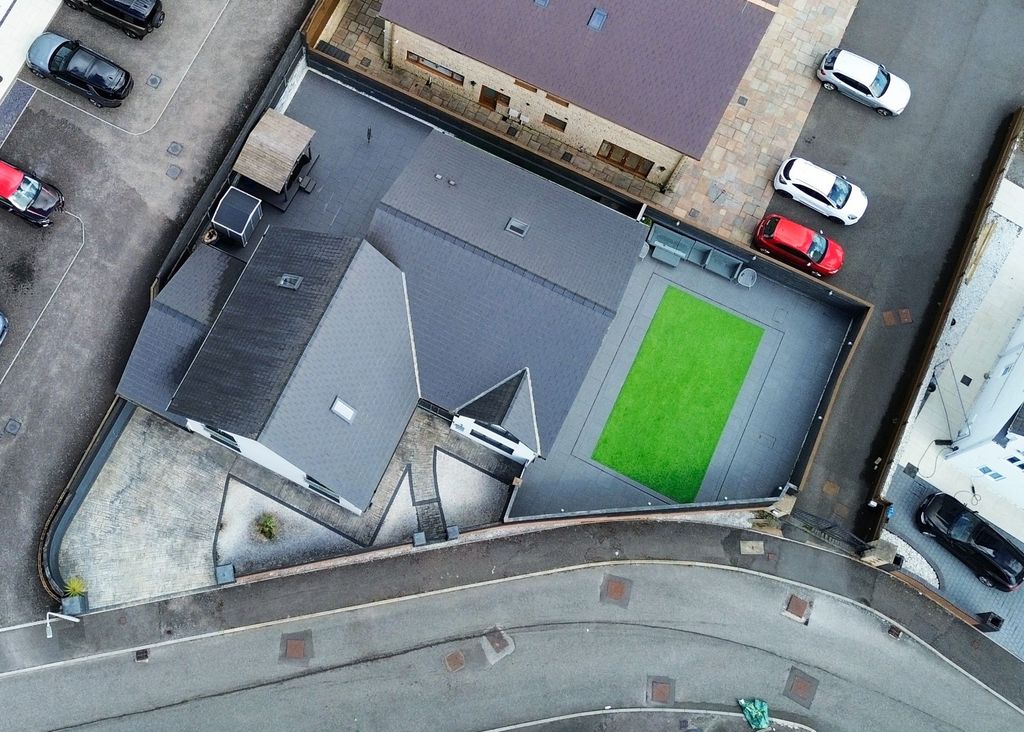 Property photo 2 of 37