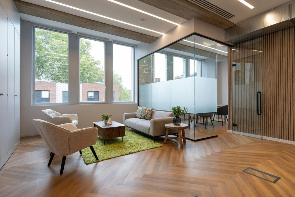 Property photo 3 of 12 Reception Area