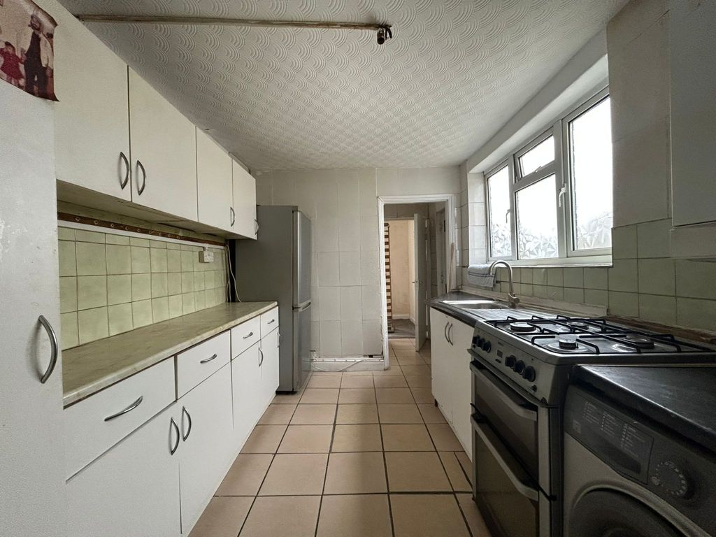 Property photo 1 of 8 2 Bed Maisonette To Rent Dudley Road, Southall Ub2