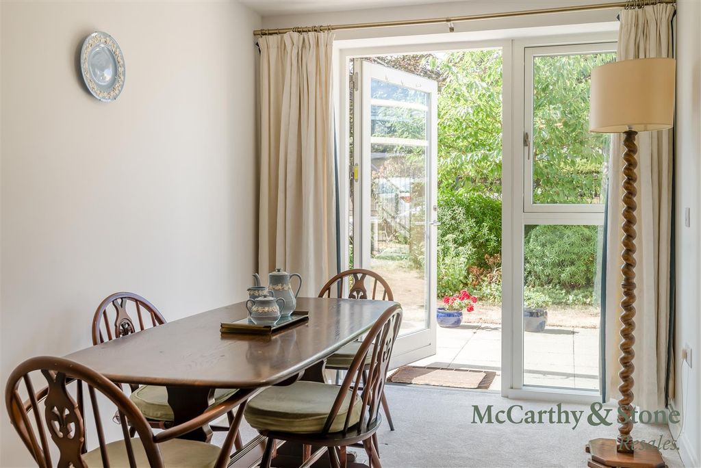Property photo 2 of 27 8702338-Interior01.Jpg