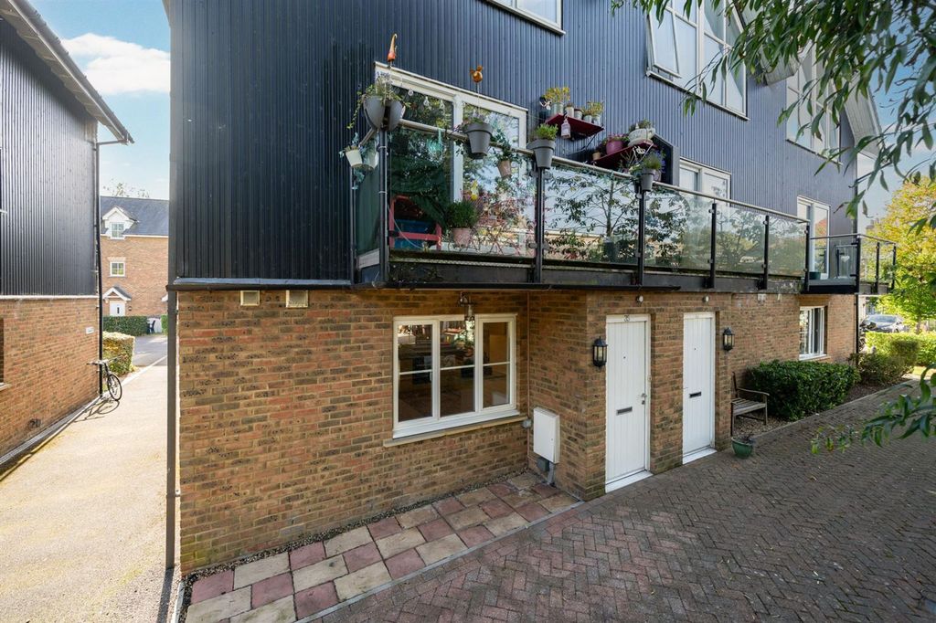 Property photo 1 of 9 External