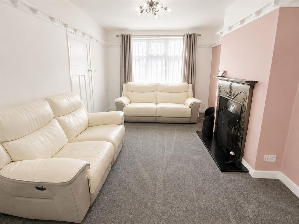 Property photo 2 of 10 Lounge.Png