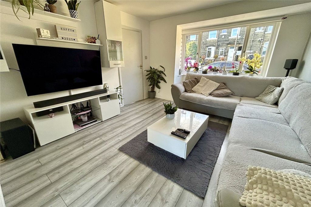 Property photo 3 of 11 Living Room