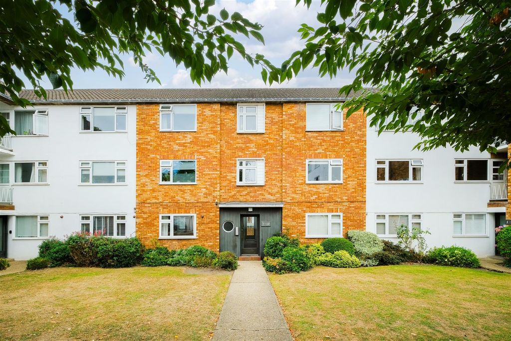 Property photo 1 of 22 8 Hadleigh Lodge-22.Jpg