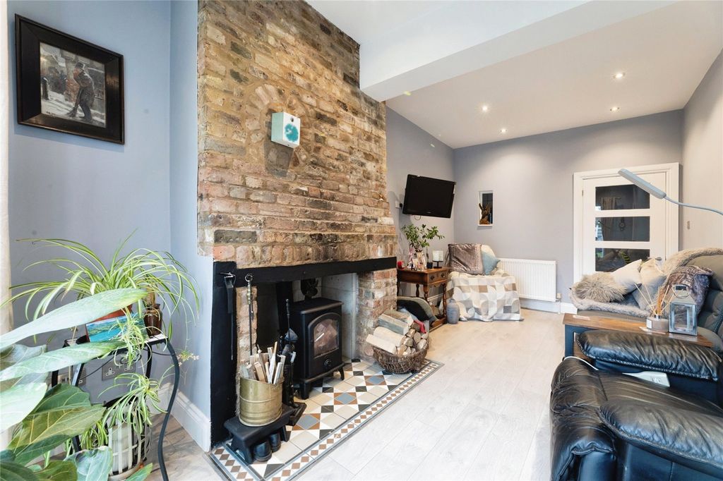 Property photo 2 of 9