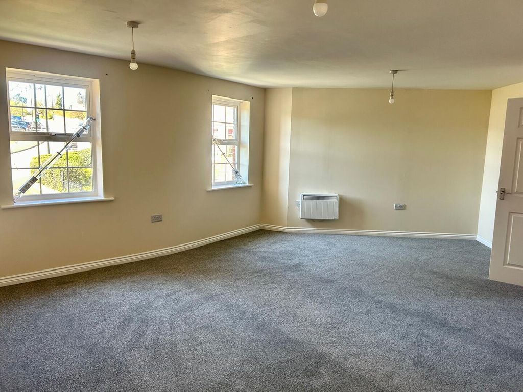 Property photo 2 of 5 Living Room