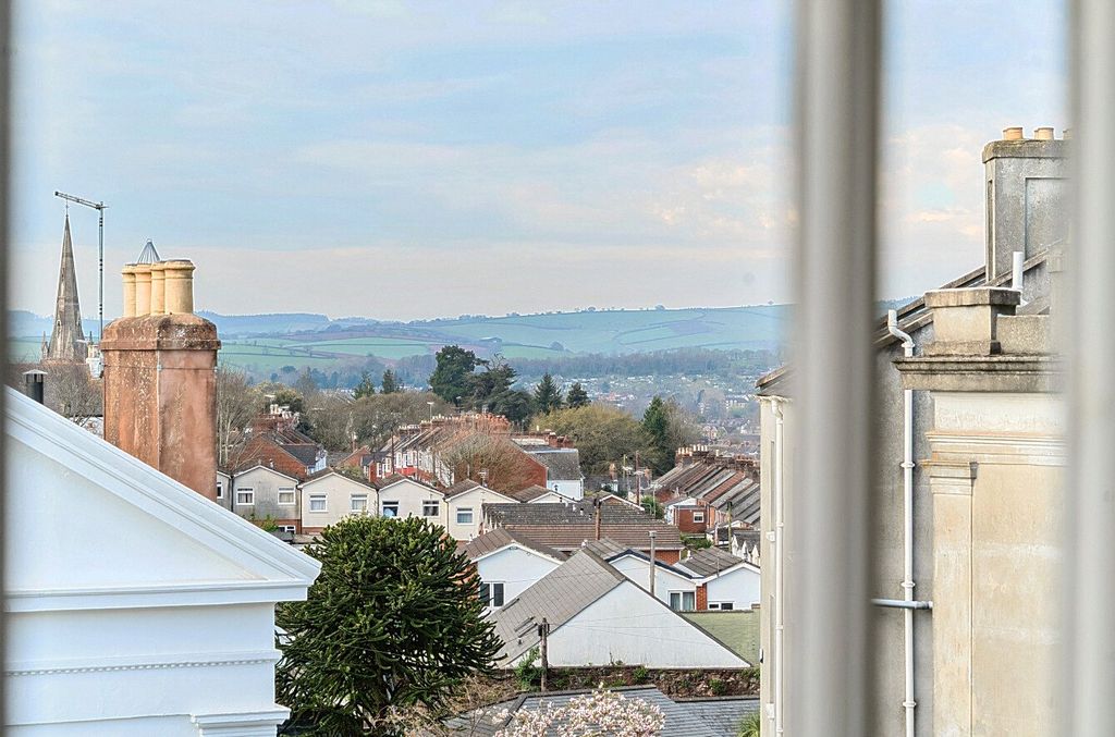 Property photo 2 of 15 Rooftop Outlook