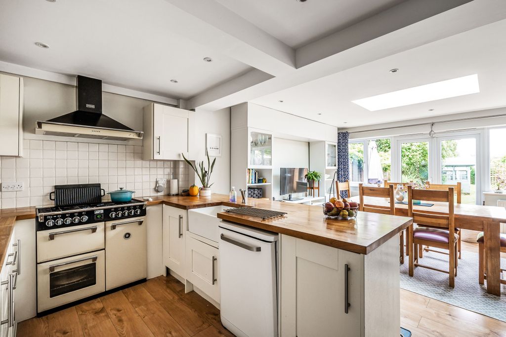 Property photo 2 of 24 2