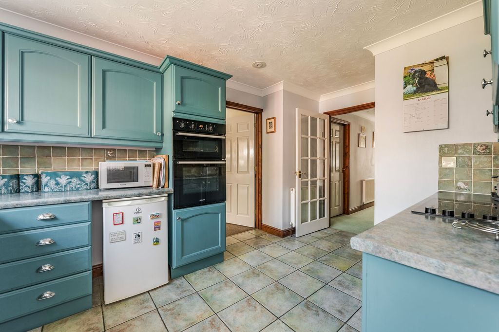 Property photo 3 of 25