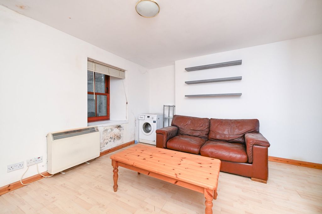Property photo 3 of 49