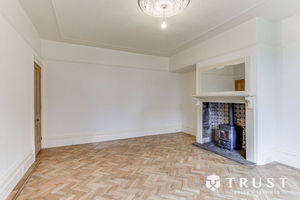 Property photo 2 of 28