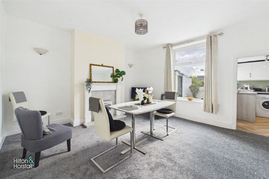 Property photo 3 of 13 Dixon Street