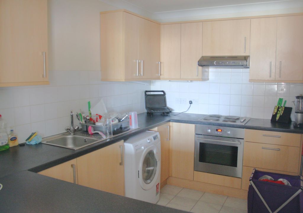 Property photo 3 of 6 Kitchen