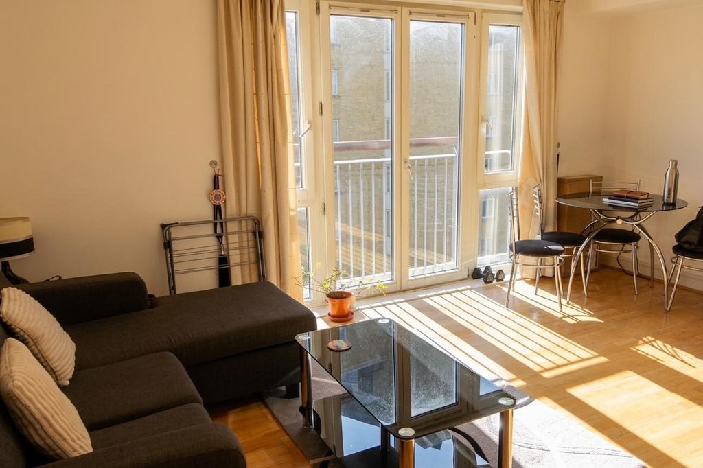 Property photo 2 of 8