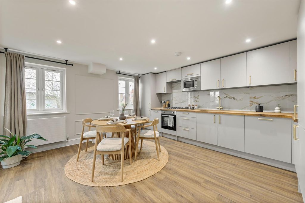 Property photo 1 of 11 4Highamrd-Showflatweb05.Jpg