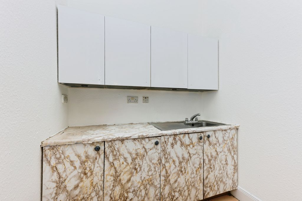 Property photo 3 of 15 Kitchen