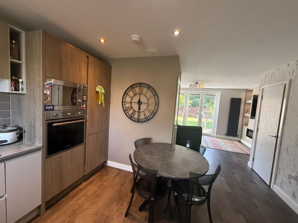 Property photo 3 of 22 985251d4-5Af6-46E5-870c-Aef2B5F89F3d