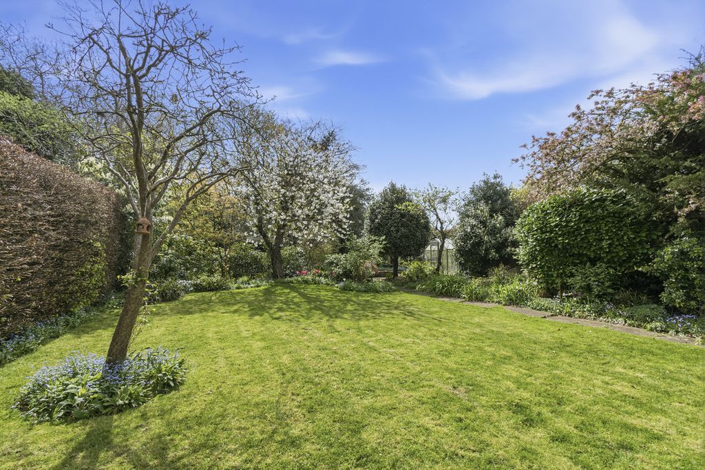Property photo 3 of 27