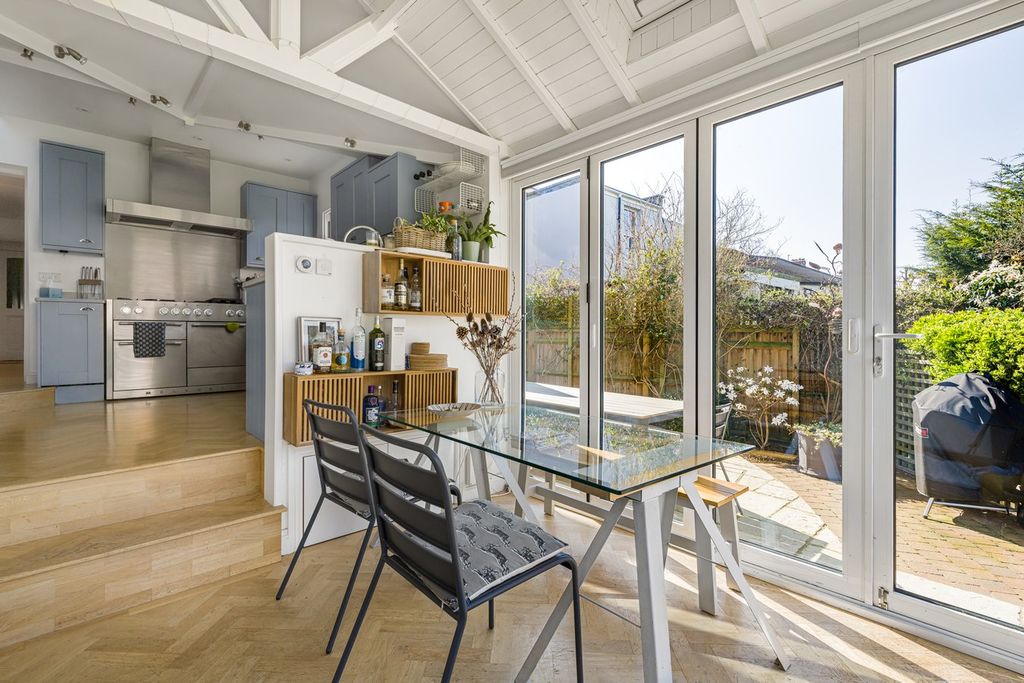 Property photo 2 of 31