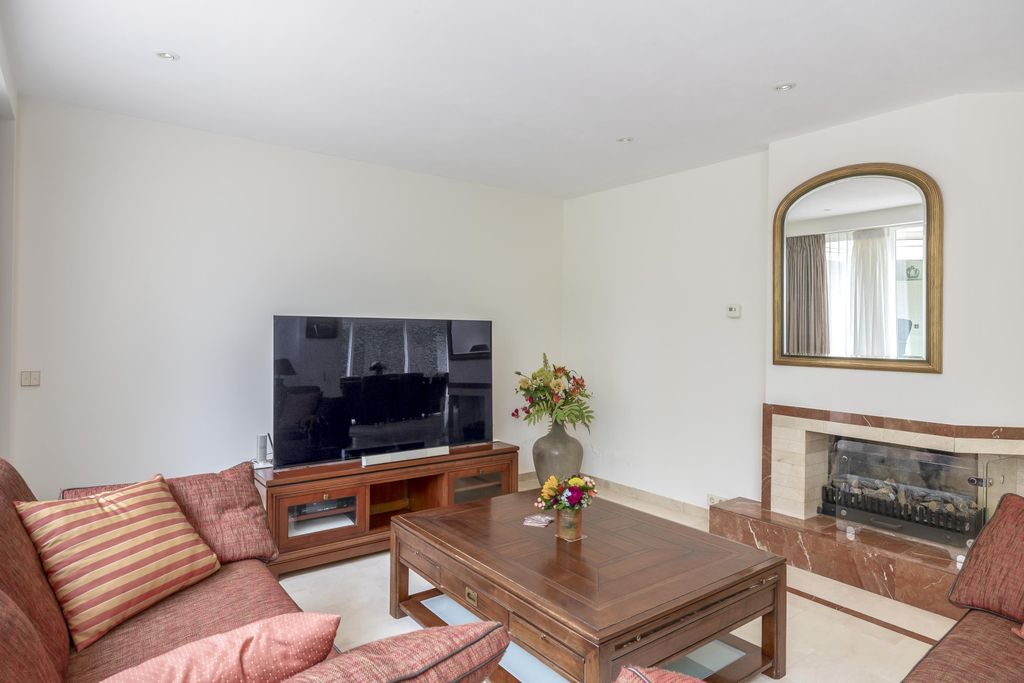 Property photo 2 of 89