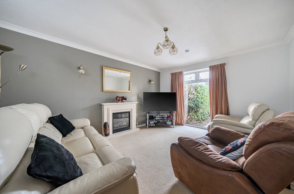 Property photo 3 of 22 1395971-14-696122...