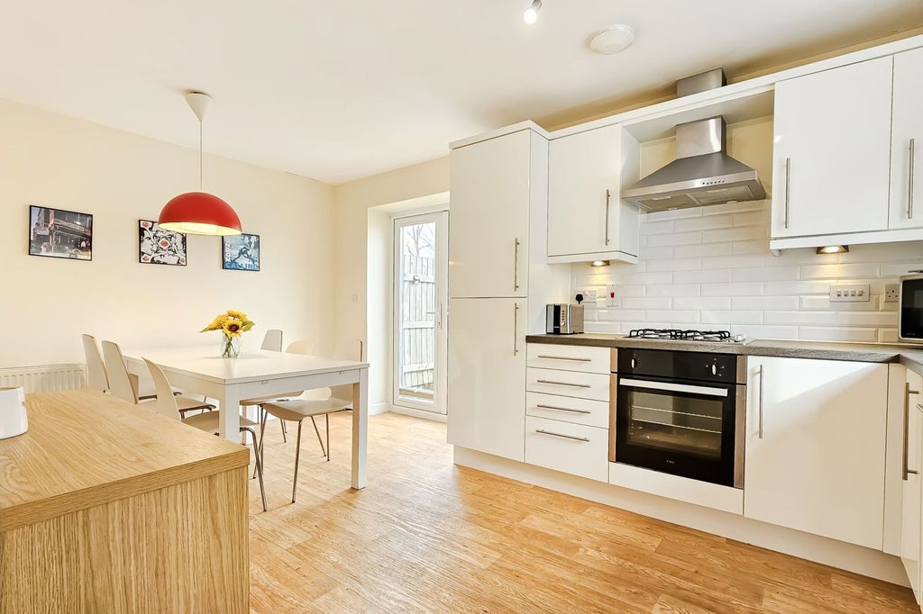 Property photo 2 of 26