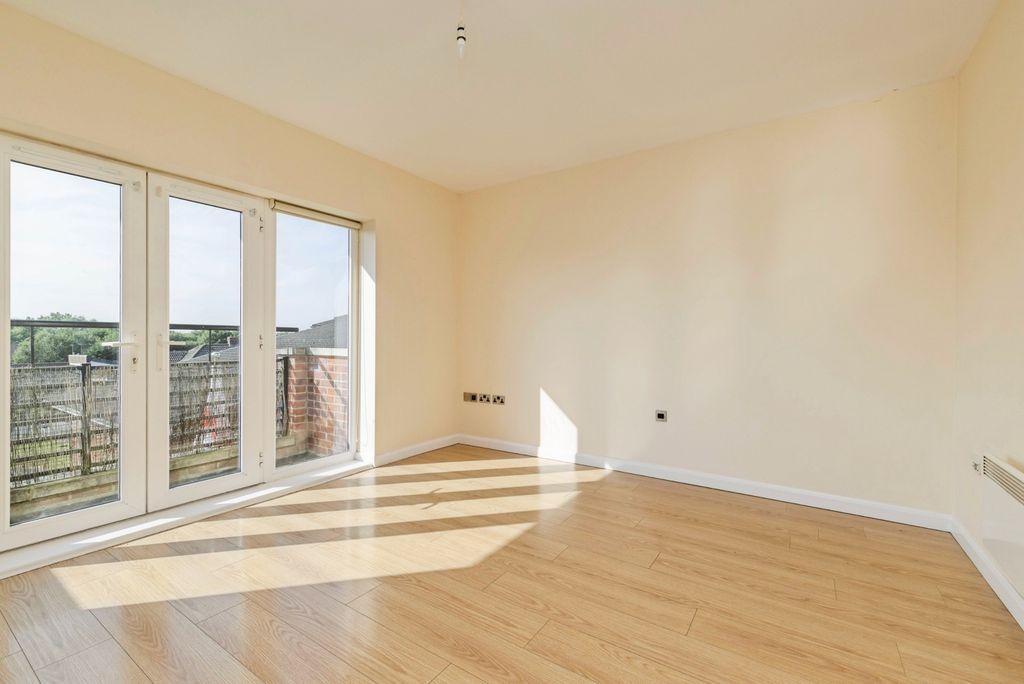 Property photo 3 of 16 Pbox-Img.Jpg