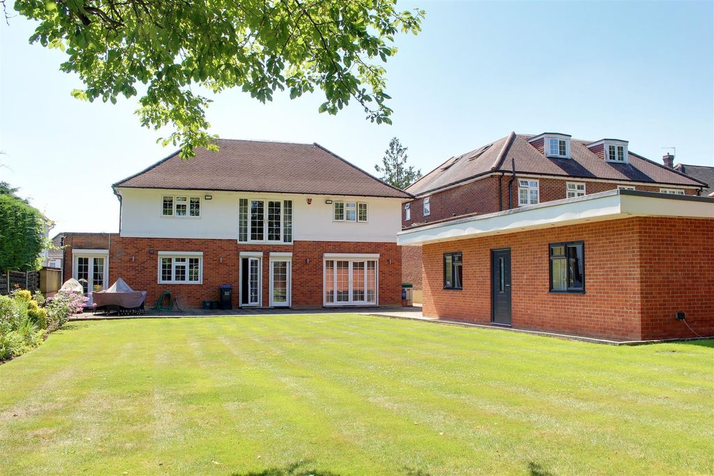 Additional image 10 of 5 bed detached house for saleMymms Drive, Brookmans Park AL9