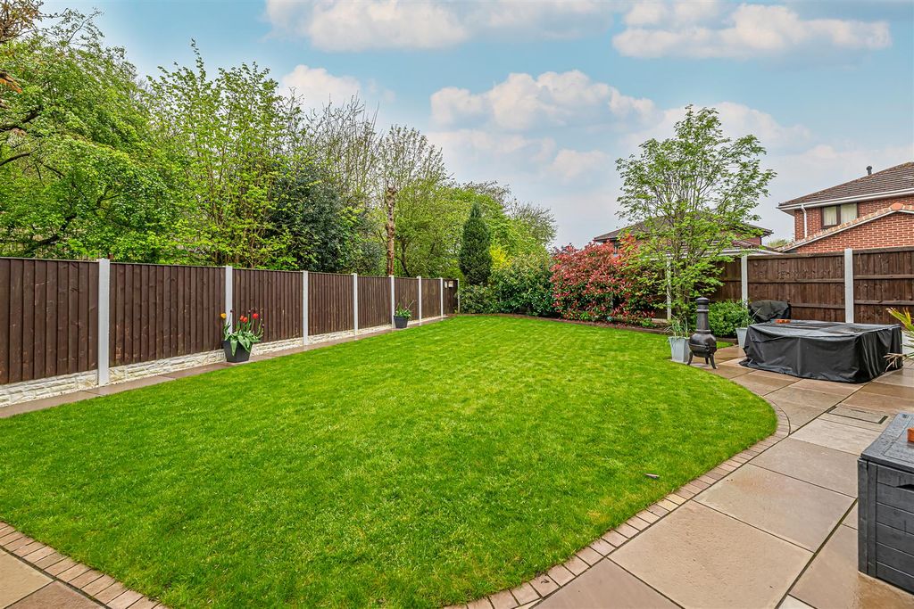 Property photo 3 of 18 Garden