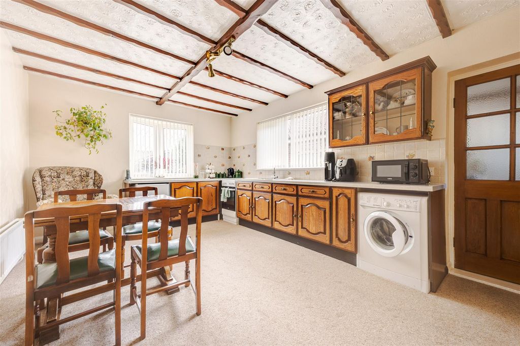 Property photo 3 of 15 Kitchen Diner