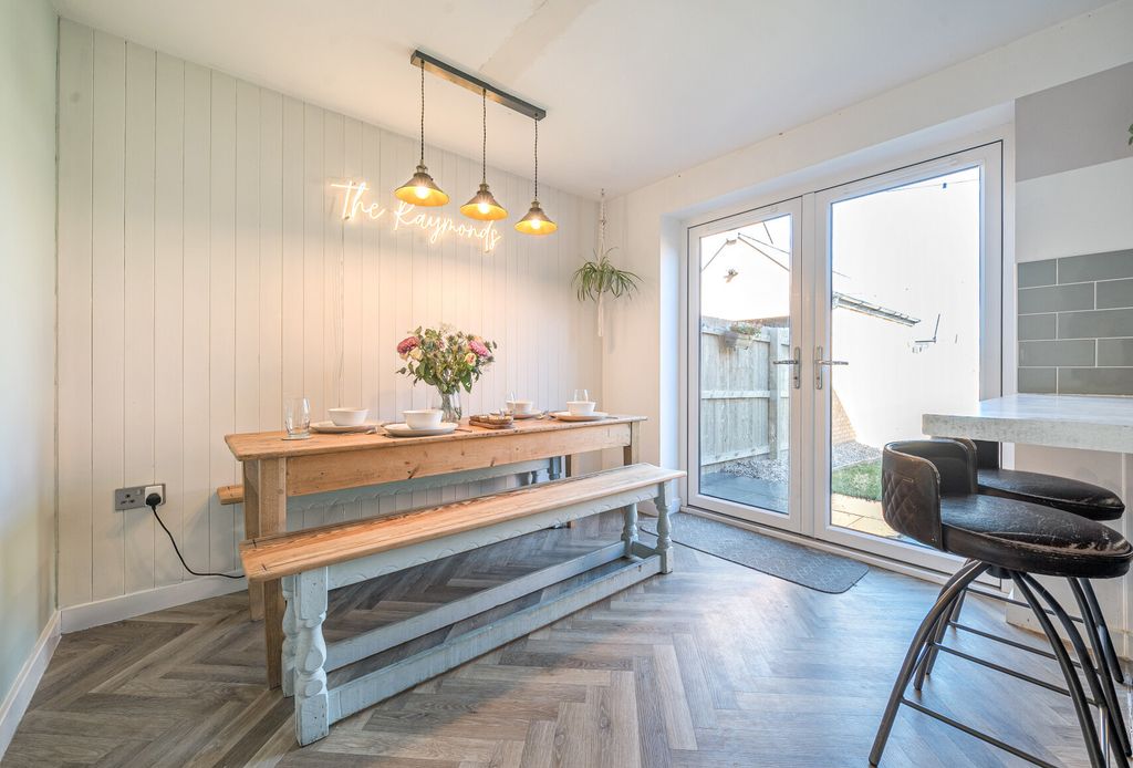 Property photo 2 of 14 1362766-8-68E39Ea...