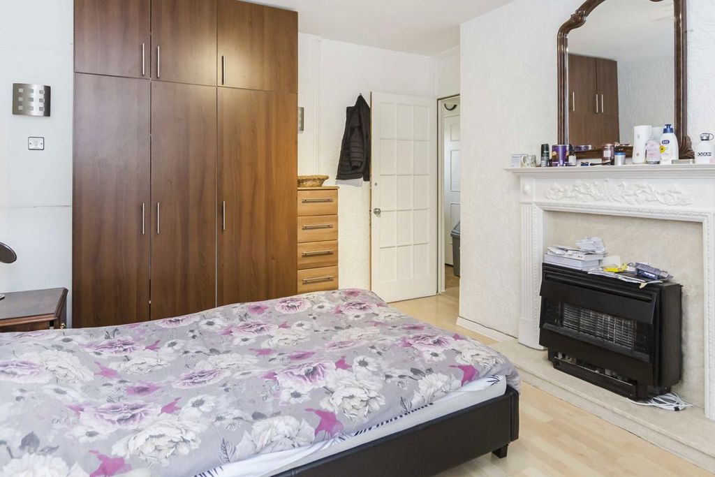 Property photo 3 of 5