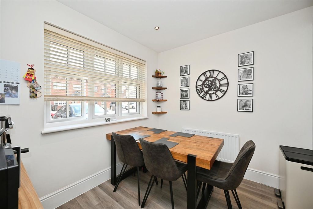 Property photo 2 of 23 Kitchen/Dining Room