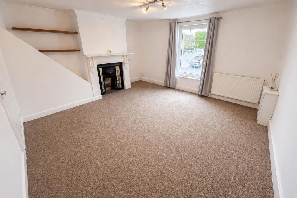 Property photo 2 of 5 Lounge.Png