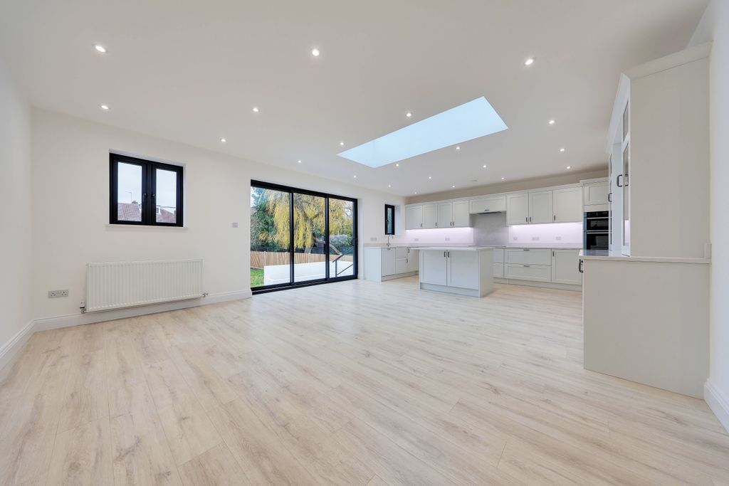 Property photo 2 of 23