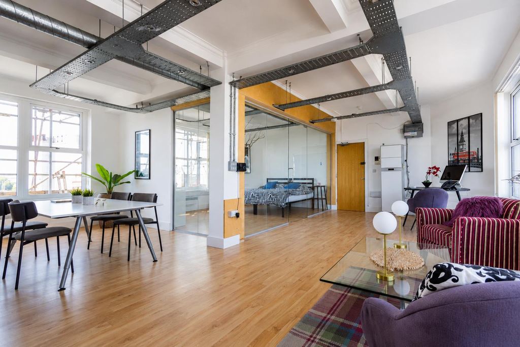 Property photo 1 of 14 Crichton House