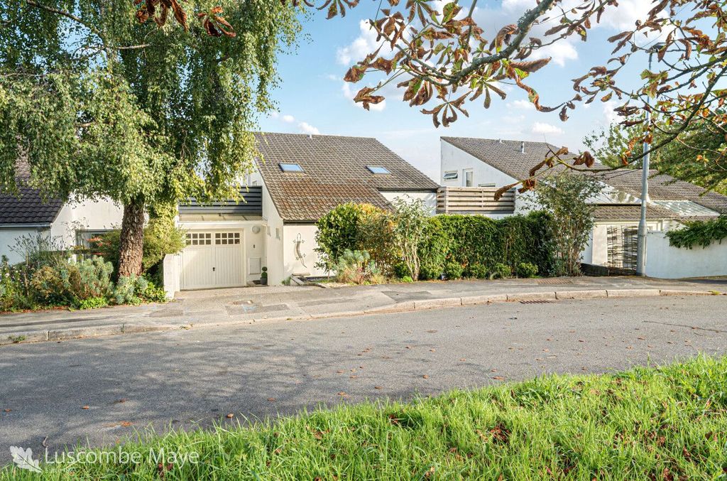 Property photo 1 of 18